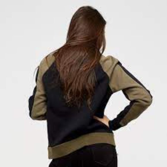 Rare Nike Sportswear Club Colourblock Crewneck Sweater - Women’s XS - Picture 2 of 3